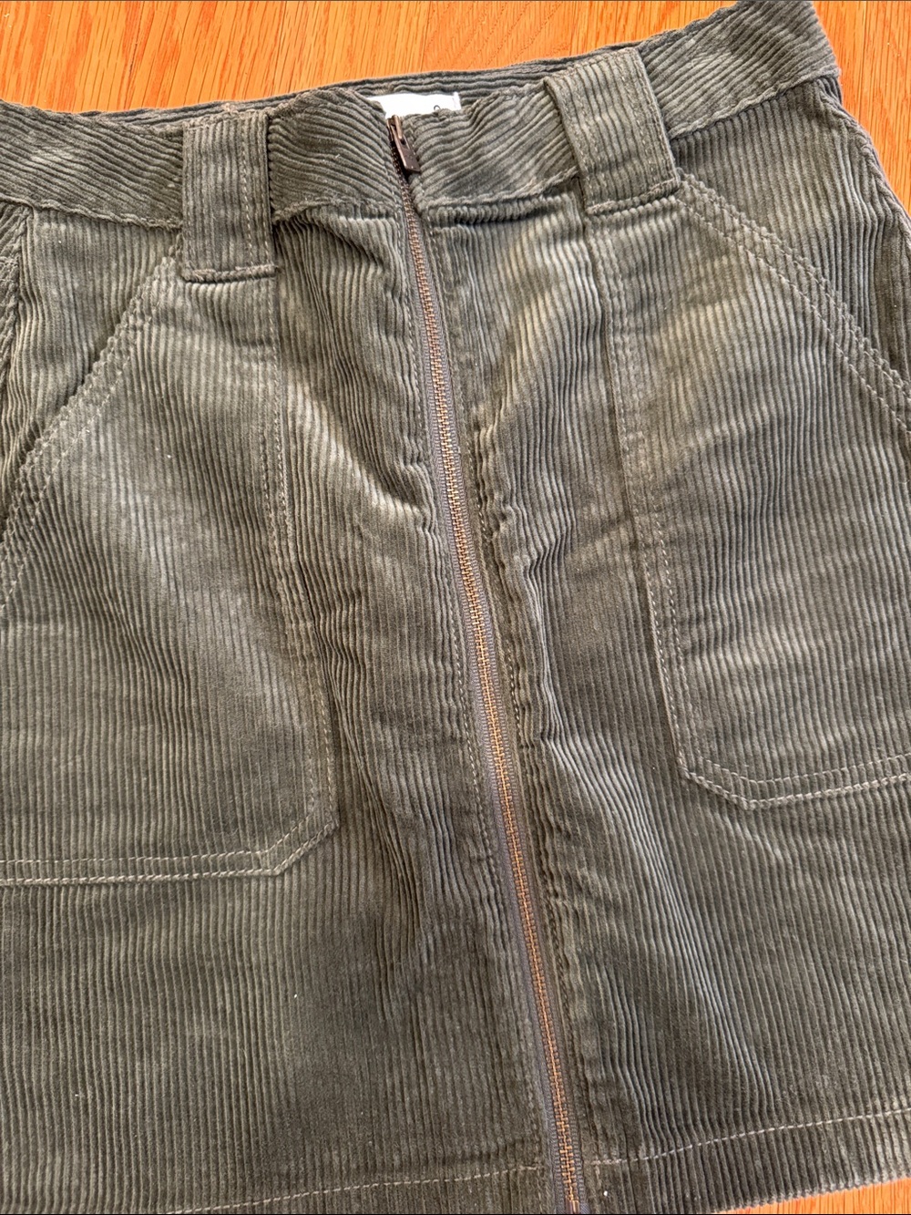 NWOT Hollister Olive Green High Waisted Corduroy Zip-Front Mini Skirt - Picture 2 of 3